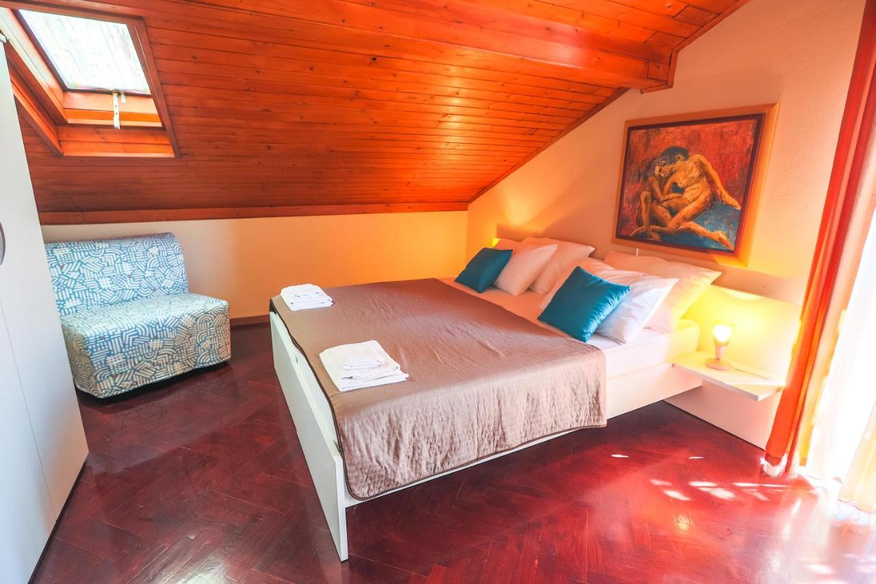 Apartments And Rooms Sinka Biograd Na Moru Bagian luar foto