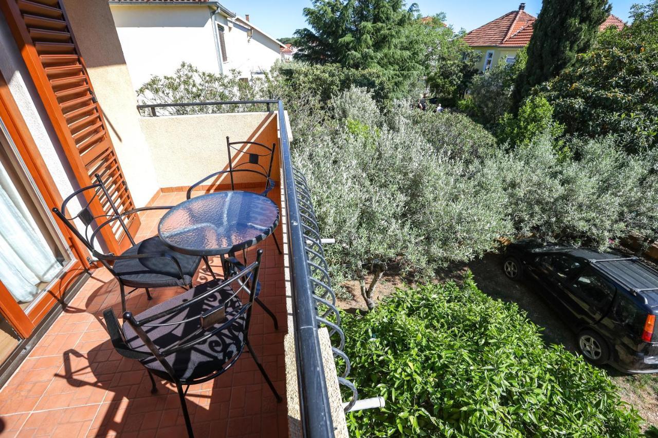 Apartments And Rooms Sinka Biograd Na Moru Bagian luar foto