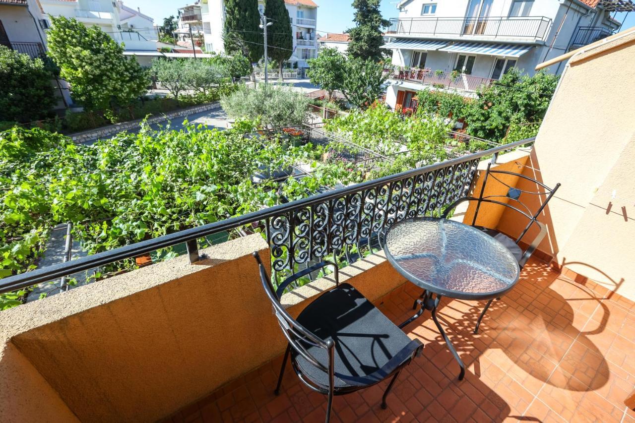 Apartments And Rooms Sinka Biograd Na Moru Bagian luar foto