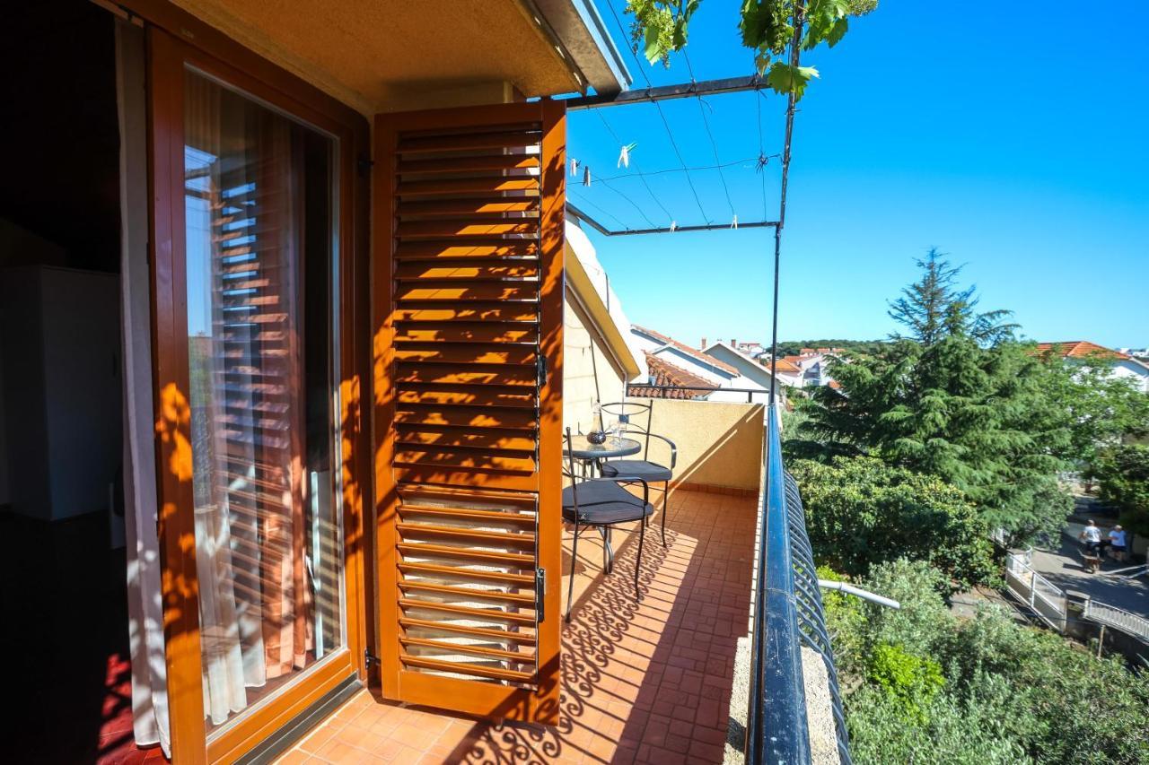 Apartments And Rooms Sinka Biograd Na Moru Bagian luar foto