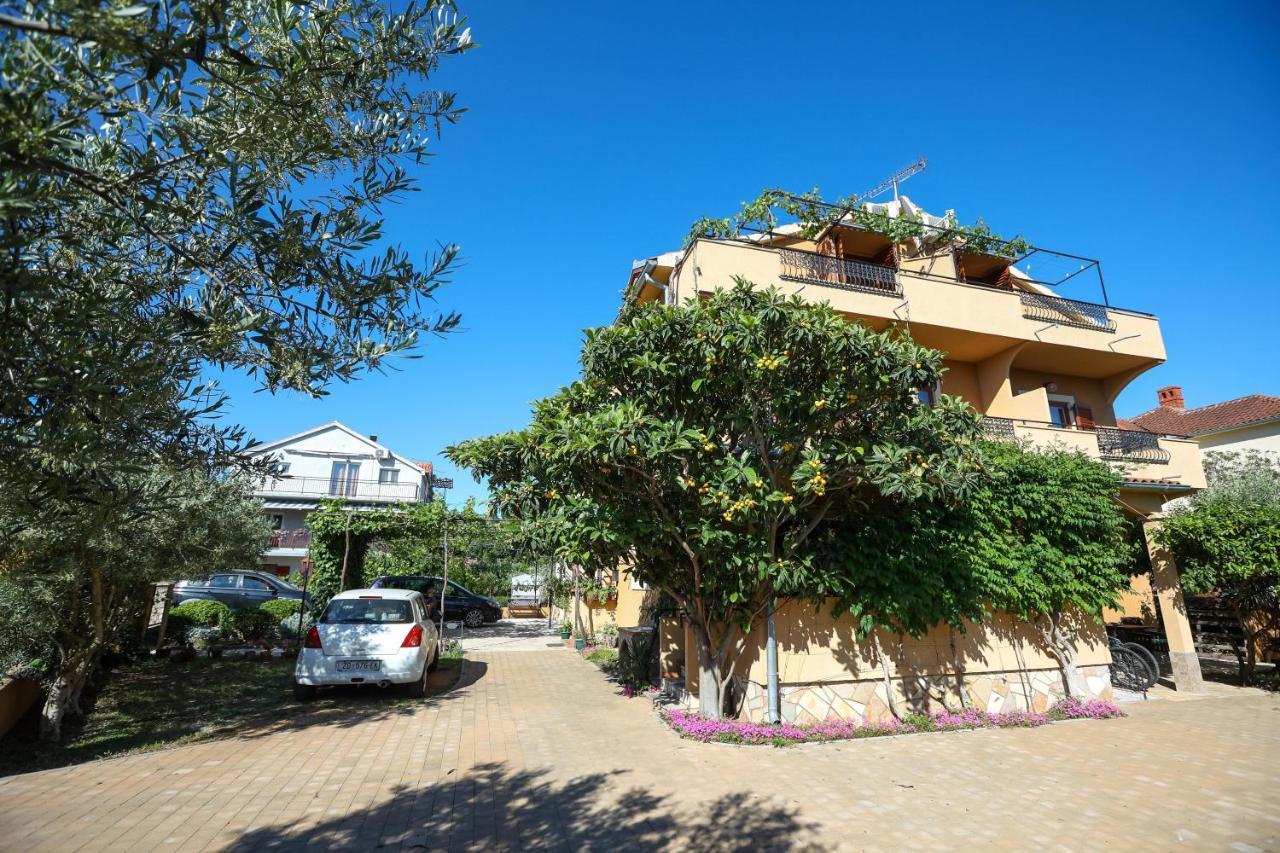 Apartments And Rooms Sinka Biograd Na Moru Bagian luar foto