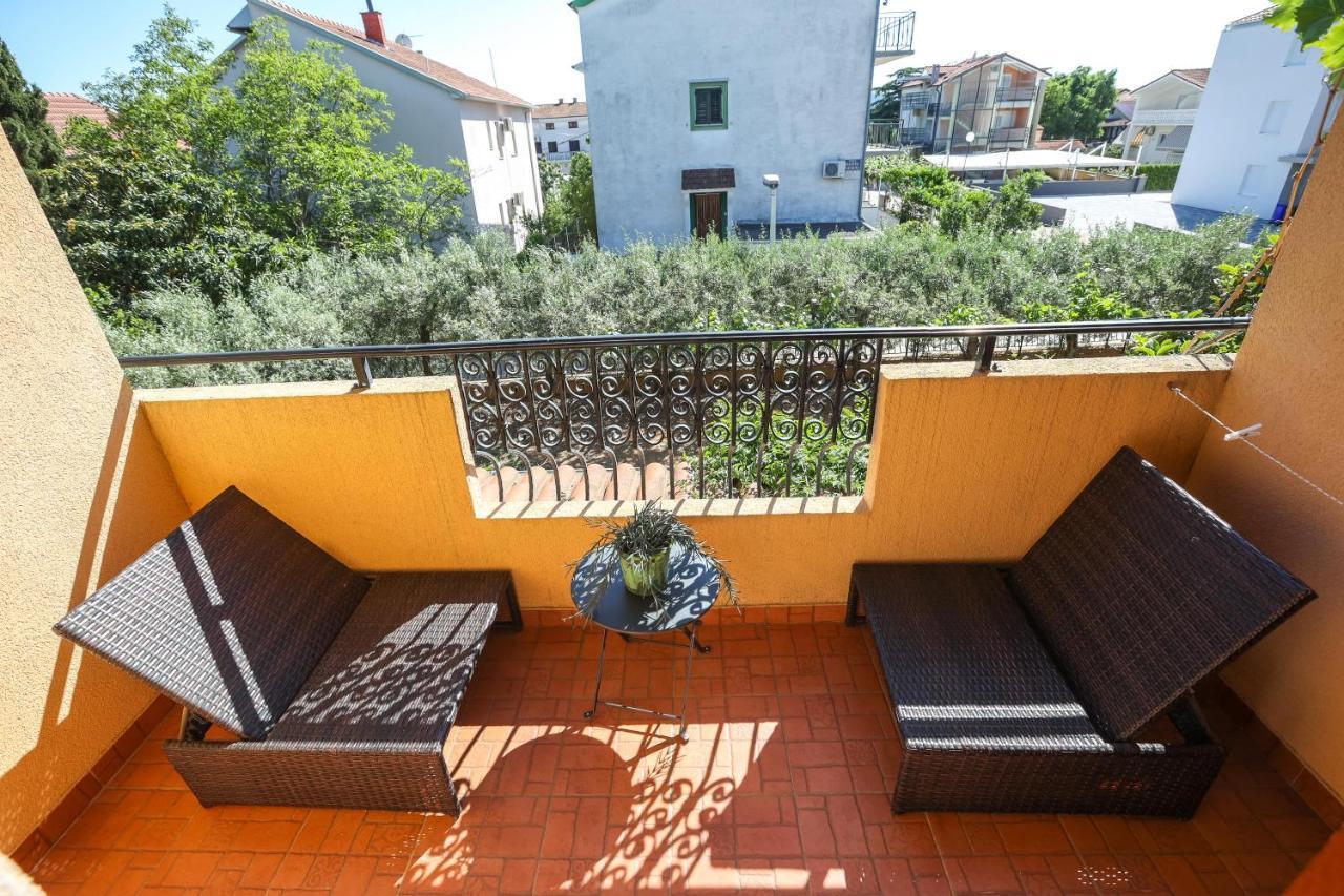 Apartments And Rooms Sinka Biograd Na Moru Bagian luar foto
