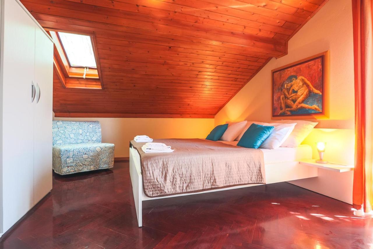 Apartments And Rooms Sinka Biograd Na Moru Bagian luar foto