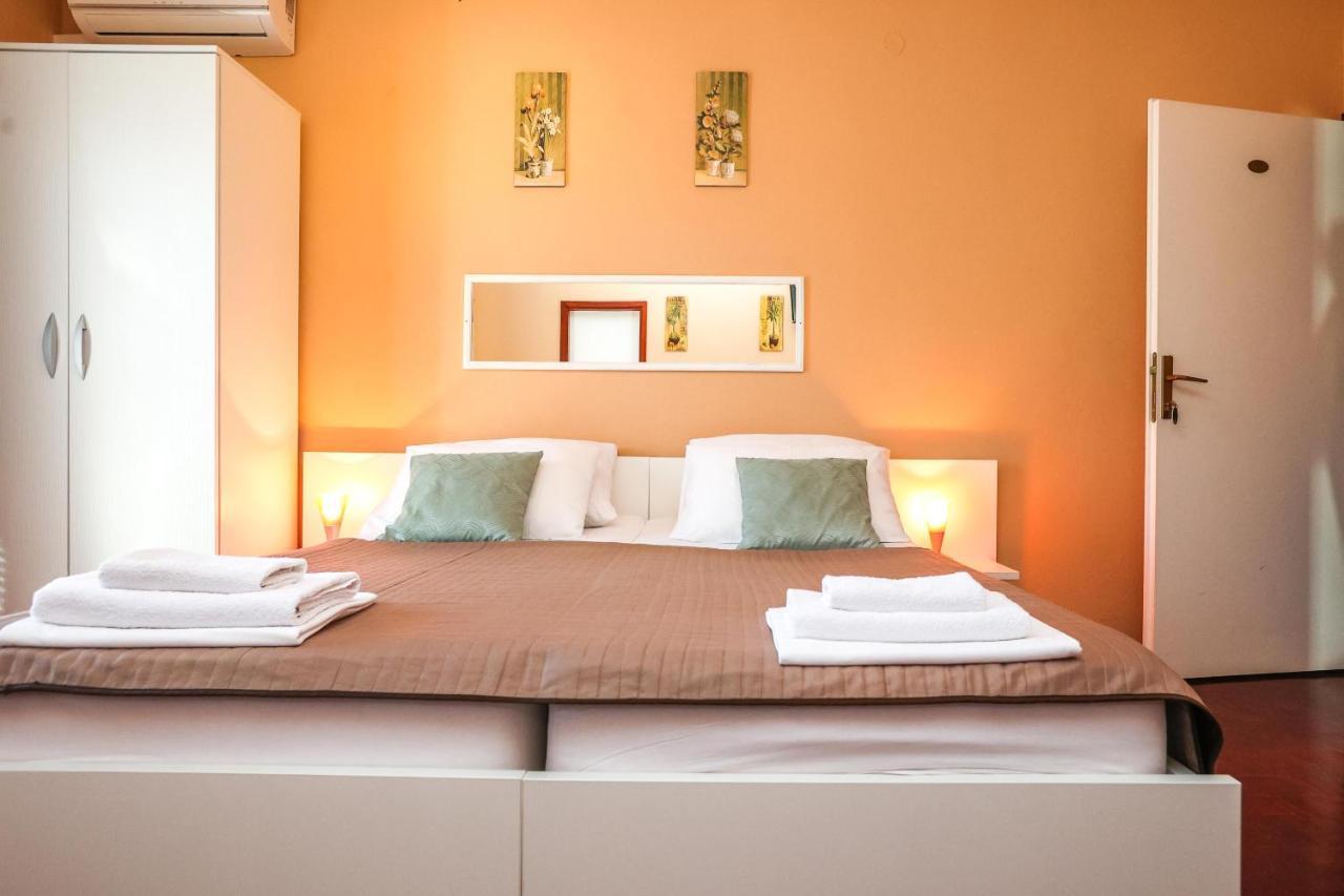 Apartments And Rooms Sinka Biograd Na Moru Bagian luar foto