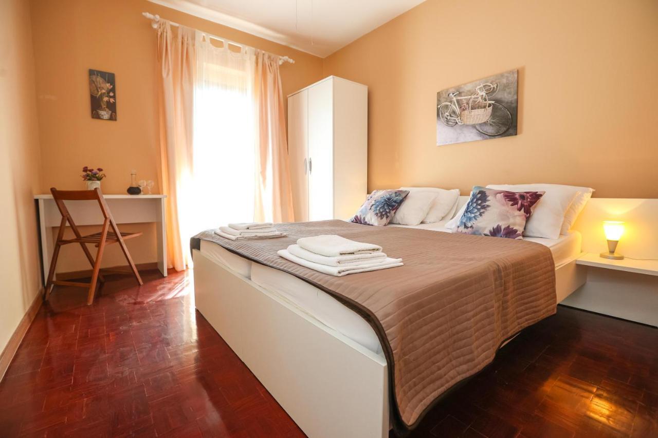 Apartments And Rooms Sinka Biograd Na Moru Bagian luar foto