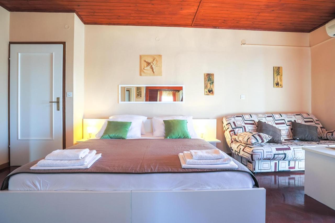 Apartments And Rooms Sinka Biograd Na Moru Bagian luar foto