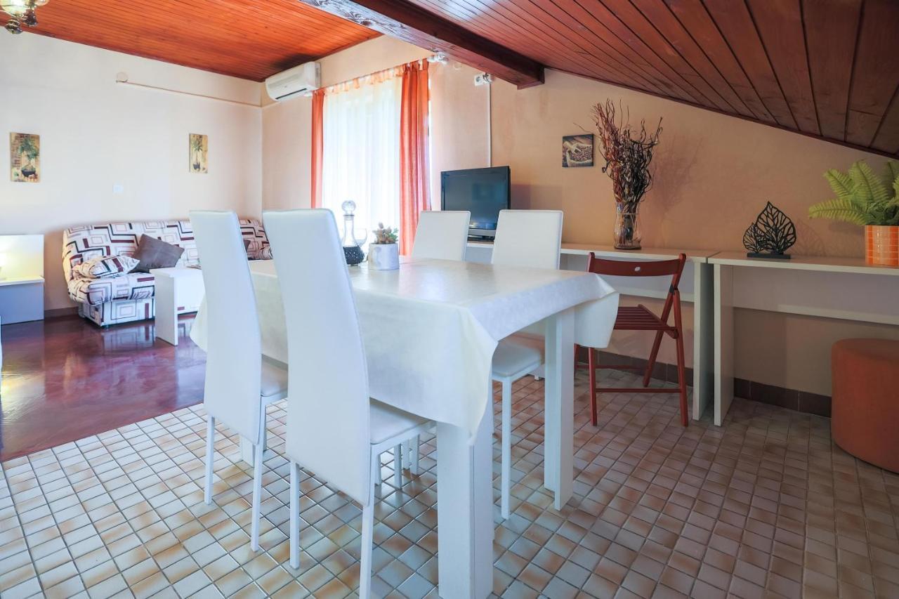 Apartments And Rooms Sinka Biograd Na Moru Bagian luar foto