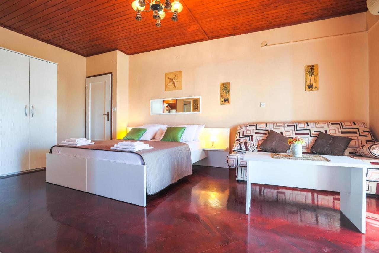 Apartments And Rooms Sinka Biograd Na Moru Bagian luar foto