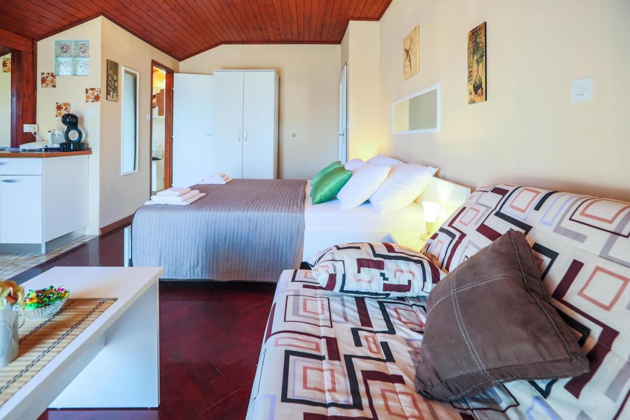 Apartments And Rooms Sinka Biograd Na Moru Bagian luar foto