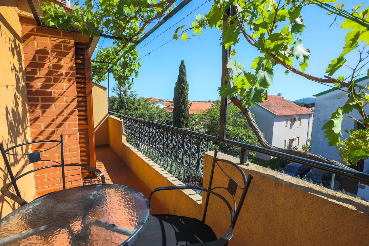 Apartments And Rooms Sinka Biograd Na Moru Bagian luar foto