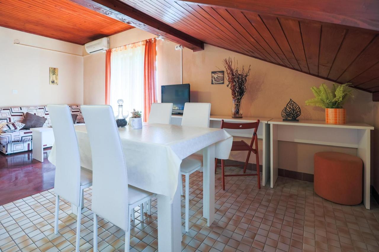 Apartments And Rooms Sinka Biograd Na Moru Bagian luar foto