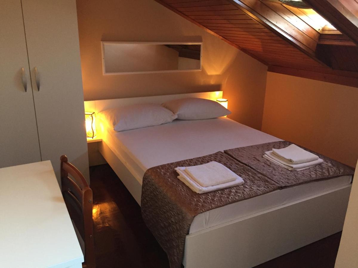 Apartments And Rooms Sinka Biograd Na Moru Bagian luar foto