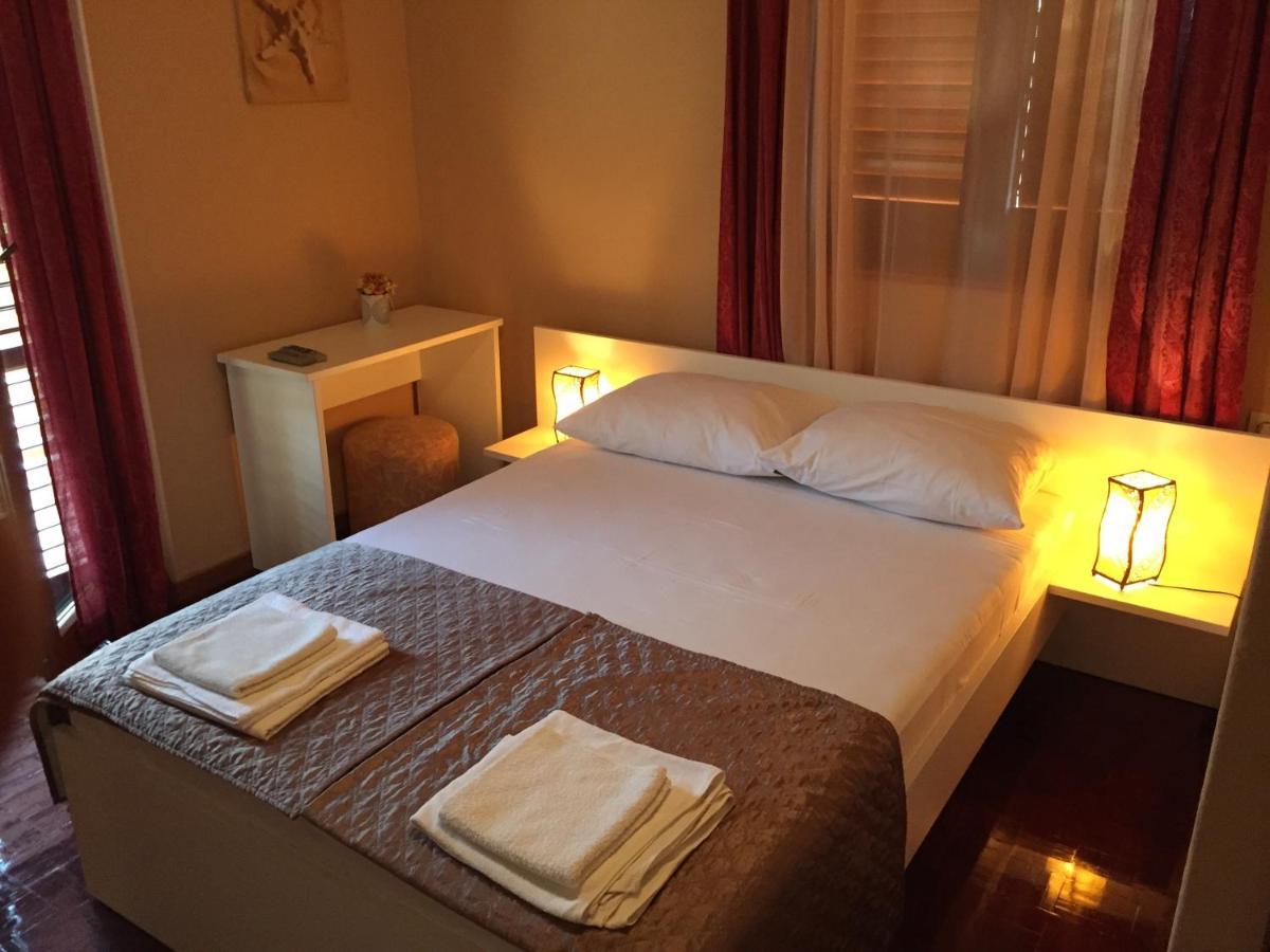 Apartments And Rooms Sinka Biograd Na Moru Bagian luar foto